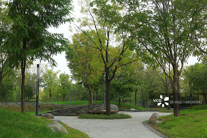 您好，针对您提出的“天津市宝坻区陈金广欠款不还”的情况，我们为您整理了撰写民事起诉状的详细指南。请注图片素材