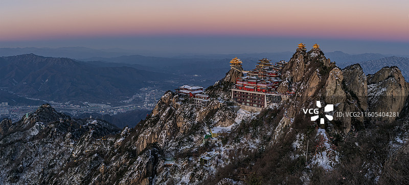 洛阳老君山2025年冬季第一场降雪后的风光图片素材