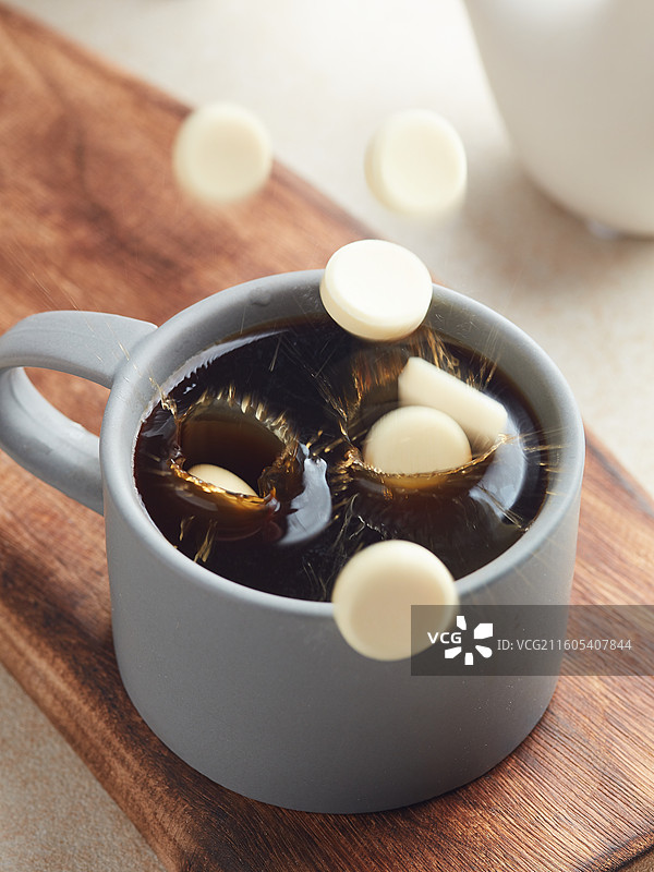 羊奶片冲咖啡图片素材