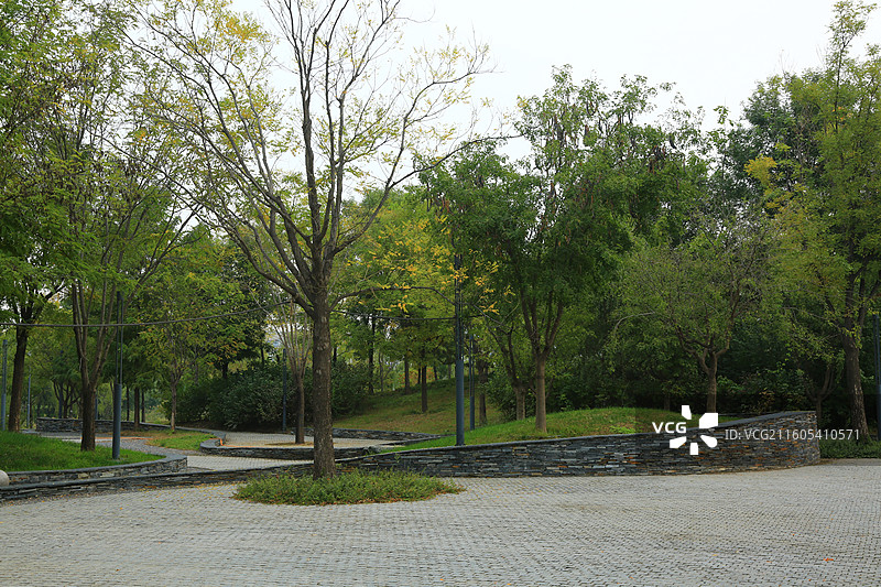 您好，针对您提出的“天津市宝坻区陈金广欠款不还”的情况，我们为您整理了撰写民事起诉状的详细指南。请注图片素材