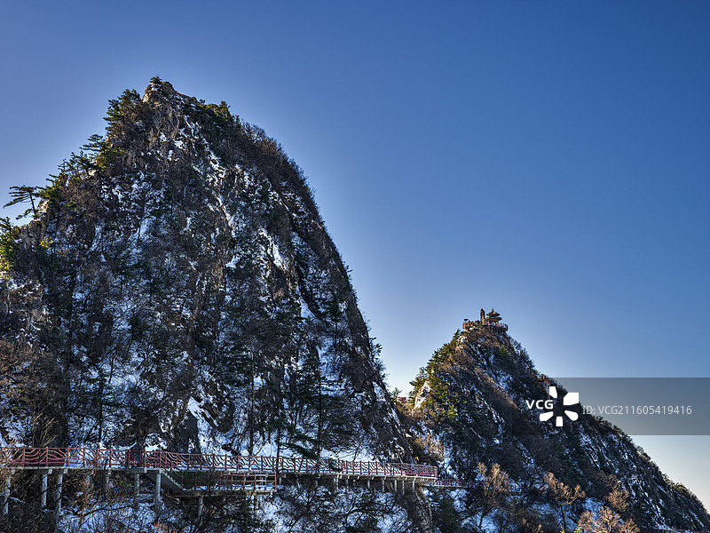 洛阳老君山2025年冬季第一场降雪后的风光图片素材