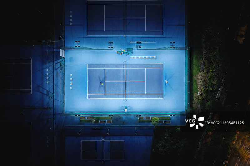 夜晚双人网球运动图片素材