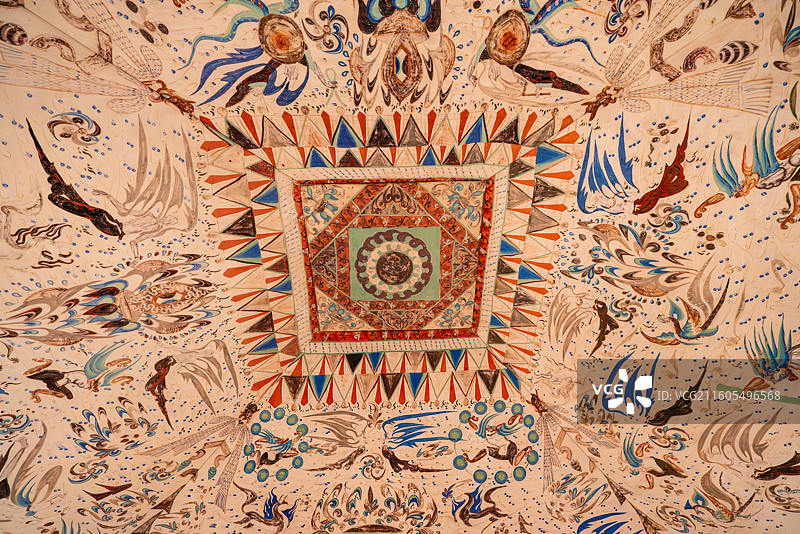 上海“何以敦煌·念念回响”展览莫高窟第285窟顶部藻井壁画图片素材