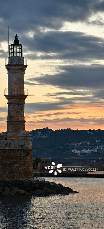 希腊克里特岛～干尼亚-古老码头（旧港）～千年守望的古老灯塔-哈尼亚灯塔，日出图片素材