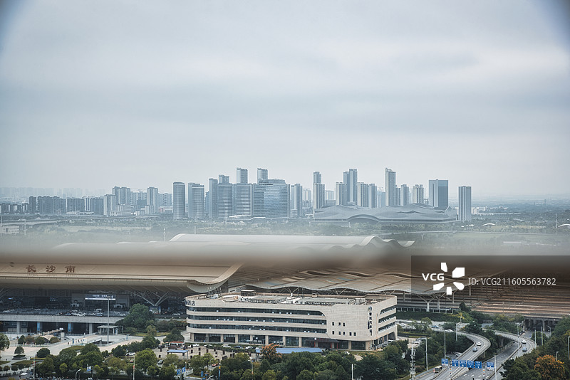 中国超大城市长沙市大型交通公共设施长沙南站高视角建筑景色图图片素材