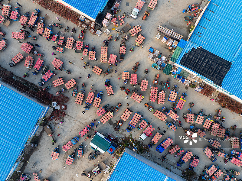 苹果丰收季-鸟瞰栖霞寺口镇苹果市场图片素材