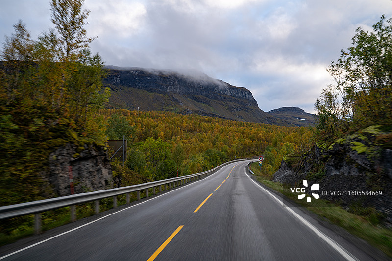 特罗姆瑟通往纳尔维克的公路风光图片素材