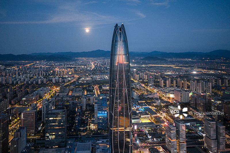 宁波东部新城宁波中心大厦悬月乐全食图片素材