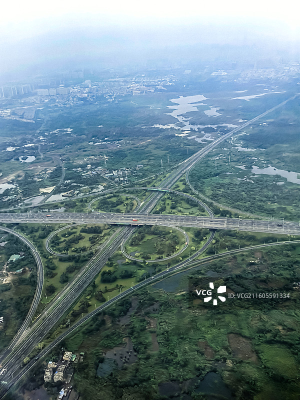 航拍海口美兰机场周边海南大地风光，海口美兰机场，高速公路，立交桥，万泉河图片素材