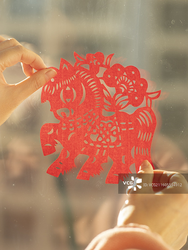 春节马年剪纸剪窗花红纸图片素材