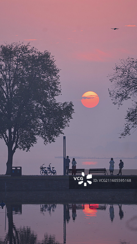 武汉东湖日出图片素材