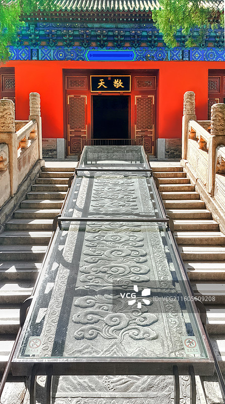 北京天坛斋宫正殿（无梁殿）上的敬天匾额图片素材