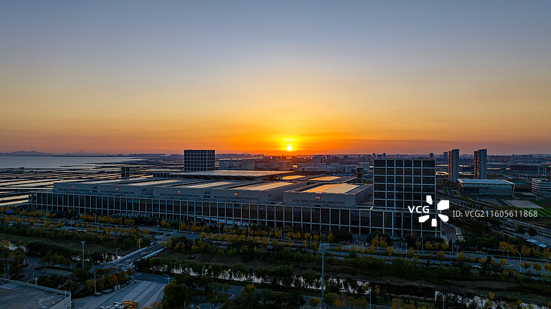 航拍青岛红岛国际会展中心夕阳图片素材