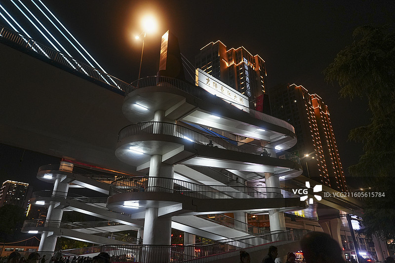 湖北省宜昌市，夷陵长江大桥，磨基山森林公园，长江一号，长江，长江夜景，夷陵长江大桥夜景，邮轮，客船，图片素材