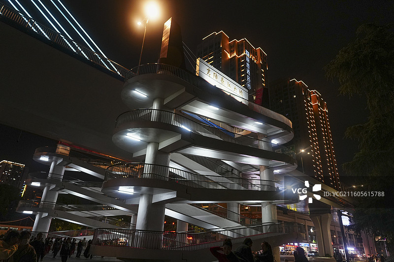 湖北省宜昌市，夷陵长江大桥，磨基山森林公园，长江一号，长江，长江夜景，夷陵长江大桥夜景，邮轮，客船，图片素材