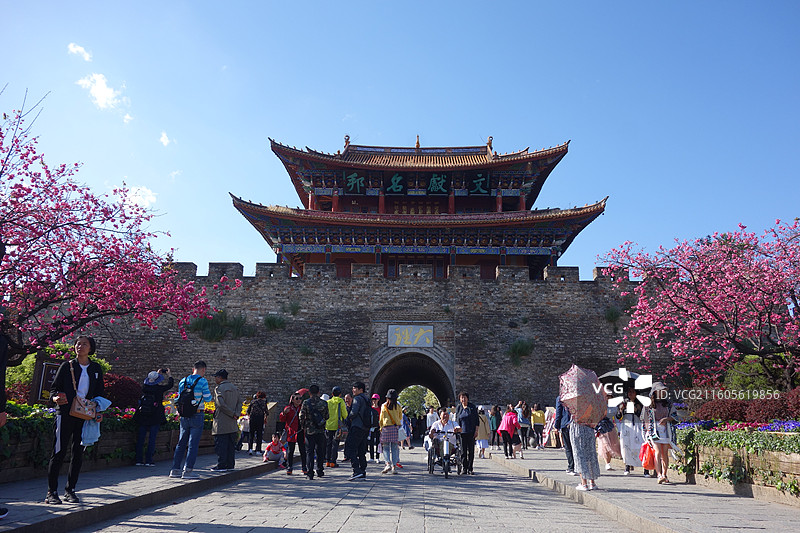 云南省大理州大理市大理古城：南门城楼文献名邦图片素材