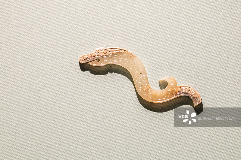 湖北省博物馆玉珑战国时期2002年枣阳九连墩1号墓出土图片素材