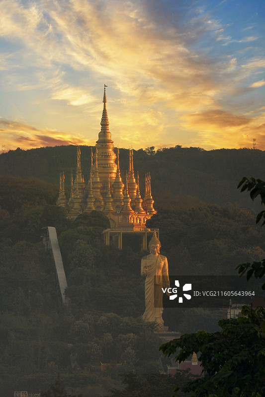 西双版纳勐泐大佛寺夕阳美景图片素材