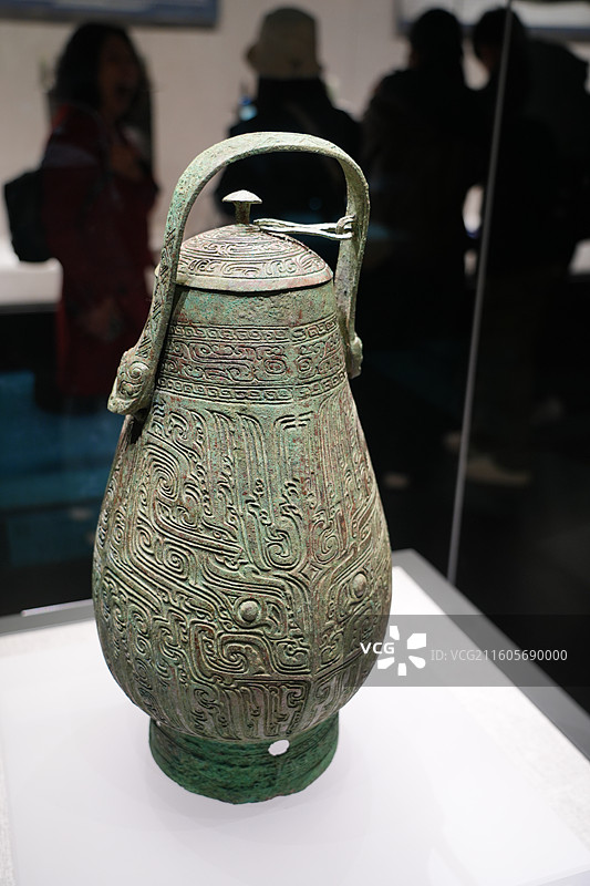 兽面纹提梁铜卣  商代前期  中国河南省郑州市河南博物院馆藏文物图片素材