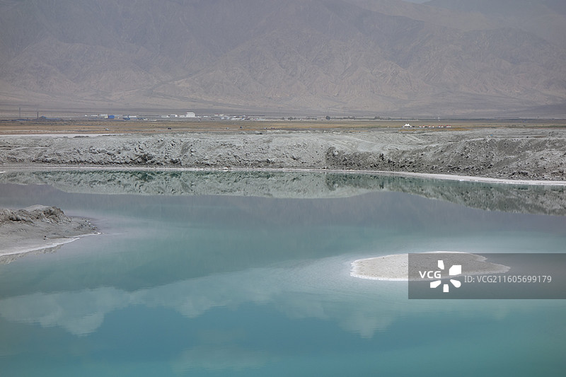 青海省大柴旦翡翠湖图片素材