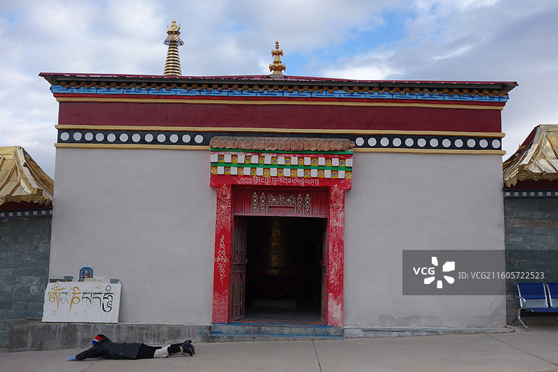 青海省果洛州玛多县：岭·格萨尔文化博览园转经图片素材