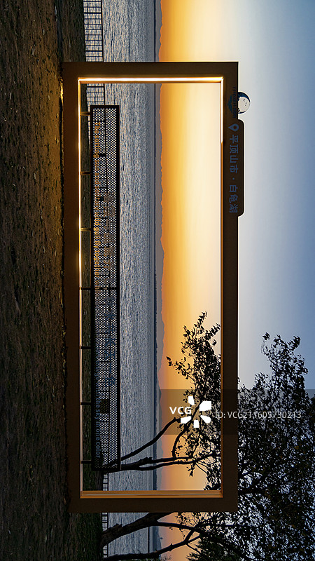 白龟湖大相框晚霞日落图片素材