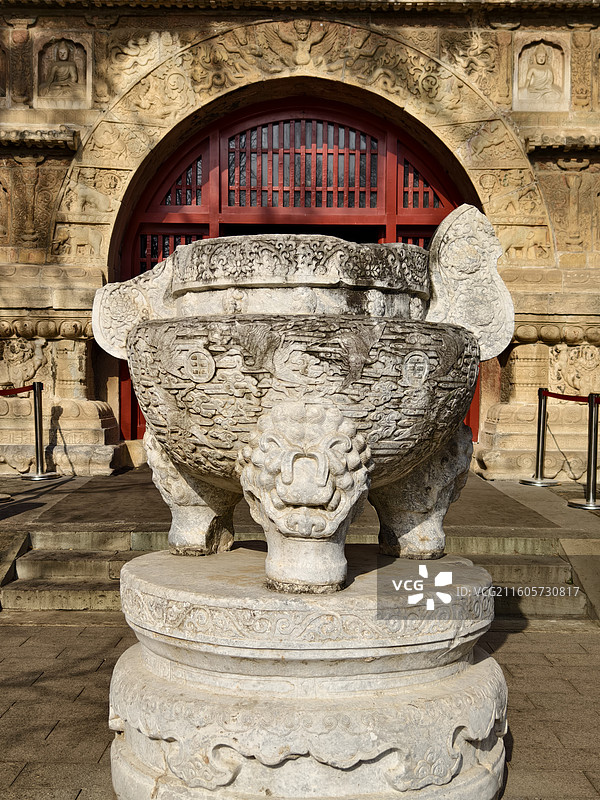 雕云鹤八卦香炉图片素材