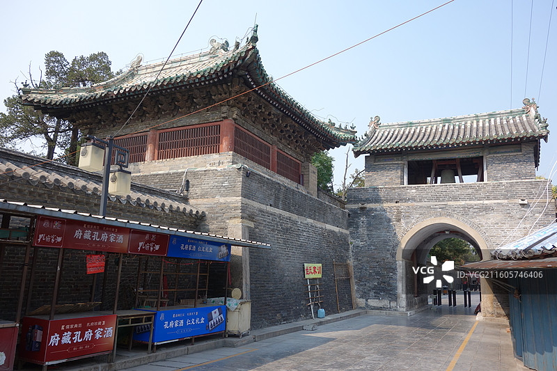 山东省济宁市曲阜市曲阜孔庙文庙：快睹门快覩门图片素材