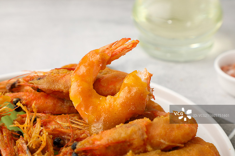 咸蛋黄海白虾图片素材