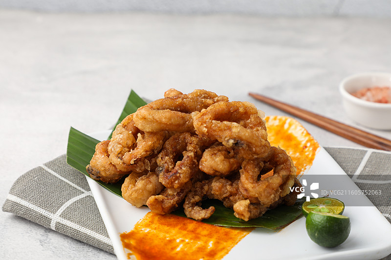 炸鱿鱼圈图片素材