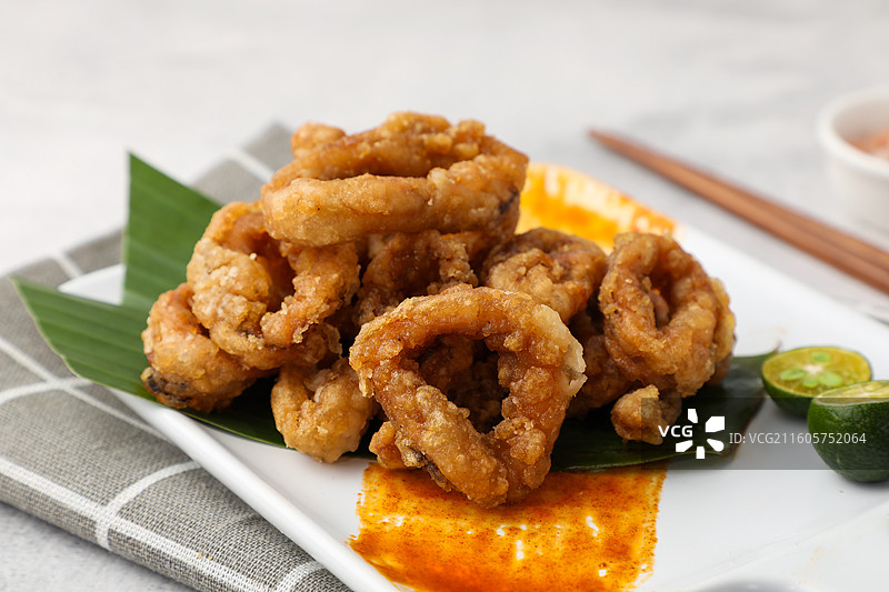 炸鱿鱼圈图片素材