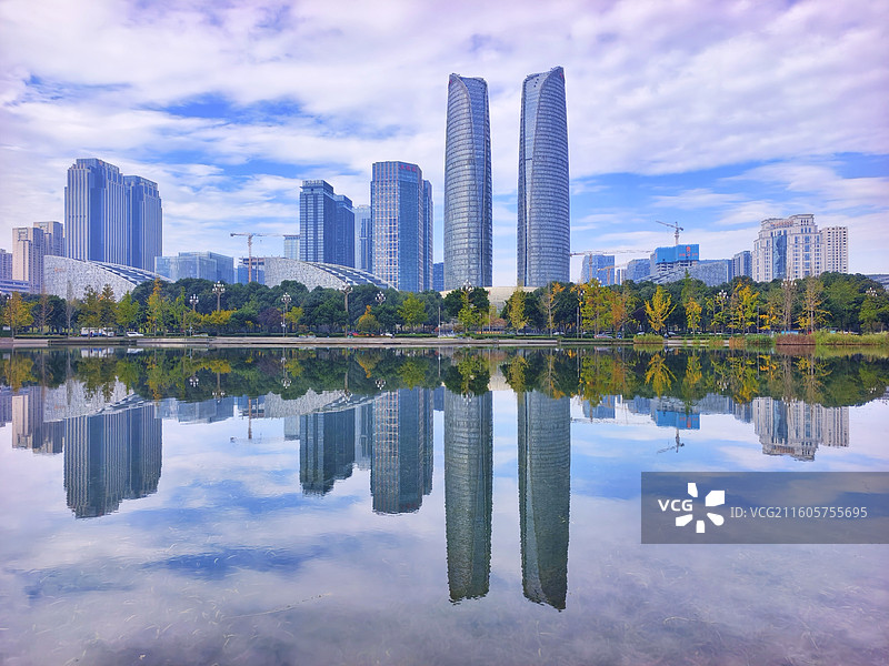 四川成都金融城交子公园双子塔图片素材