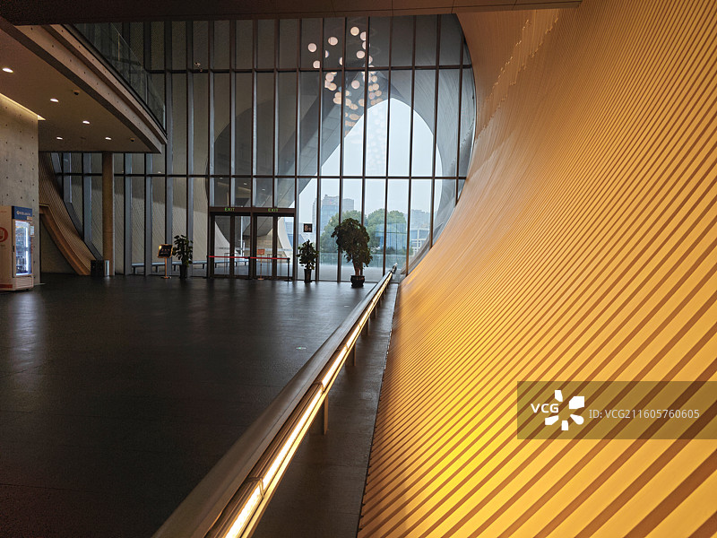 上海保利大剧院室内装修豪华木质灯光安藤忠雄设计图片素材