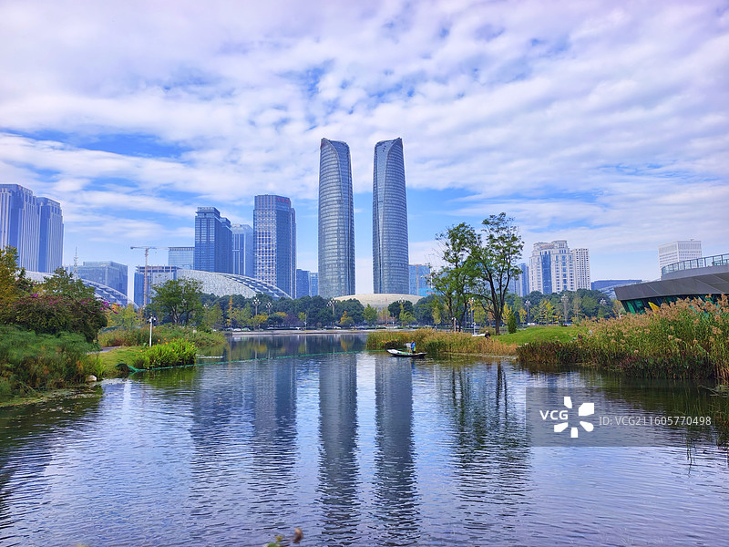 四川成都金融城交子公园双子塔图片素材