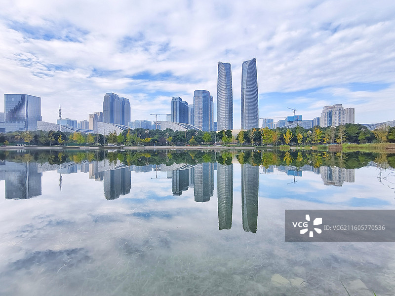 四川成都金融城交子公园双子塔图片素材