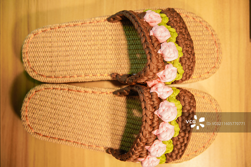 手工编织花朵拖鞋图片素材