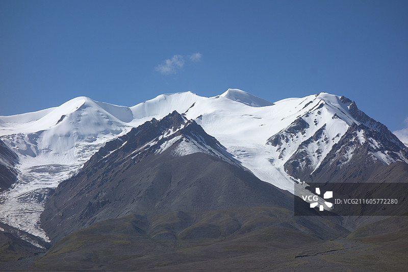 青海省格尔木市G109国道青藏公路：昆仑山口玉珠峰图片素材