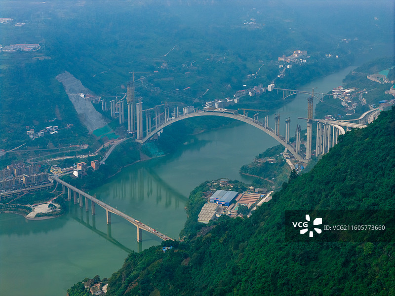 云南省昭通市绥江县长江东转风景区公路桥图片素材