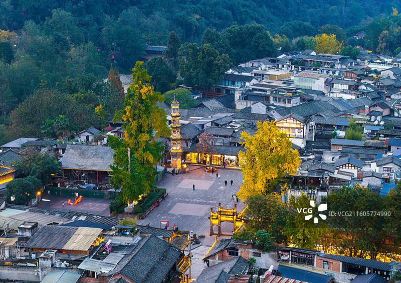 成都崇州街子古镇夜景航拍图片素材