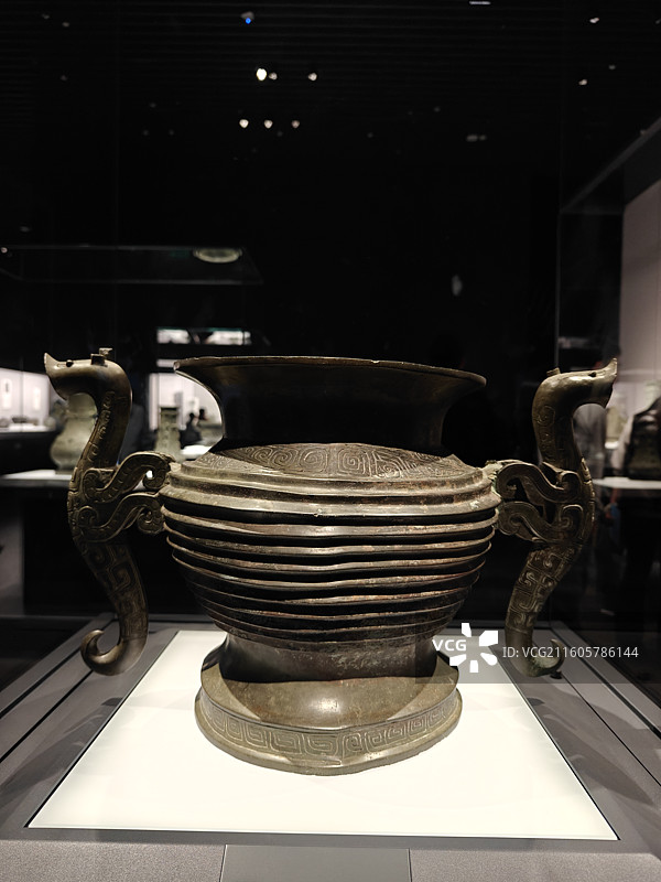 上海博物馆东馆，龙耳尊图片素材