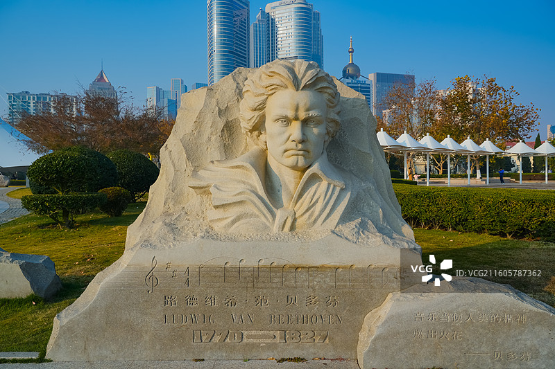 贝多芬  山东省青岛市音乐广场雕塑  作曲家 钢琴家  指挥家图片素材