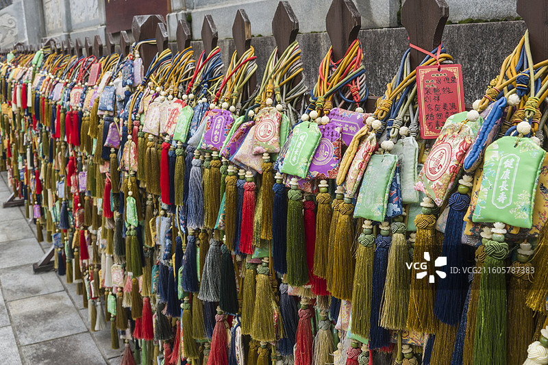 江西龙虎山景区，祖师殿内许愿平安符图片素材