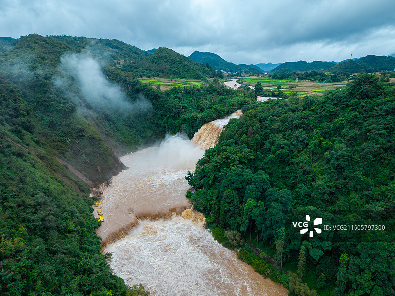 航拍曲靖罗平九龙瀑布图片素材