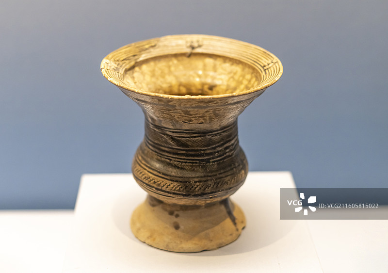 青釉网纹尊 西周（约公元前11世纪-公元前771年） 1959年安徽屯溪出土 中国国家博物馆图片素材