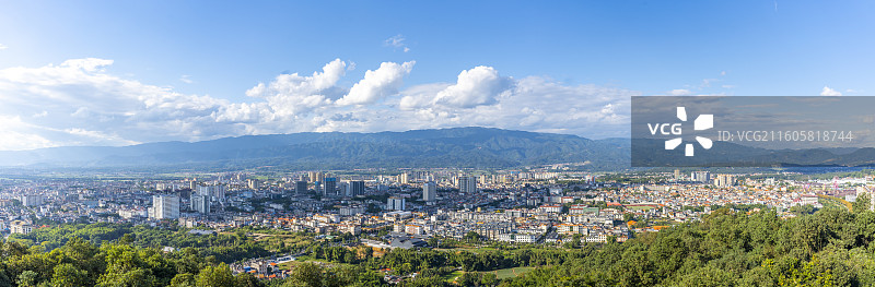 云南芒市城市风光全景图片素材