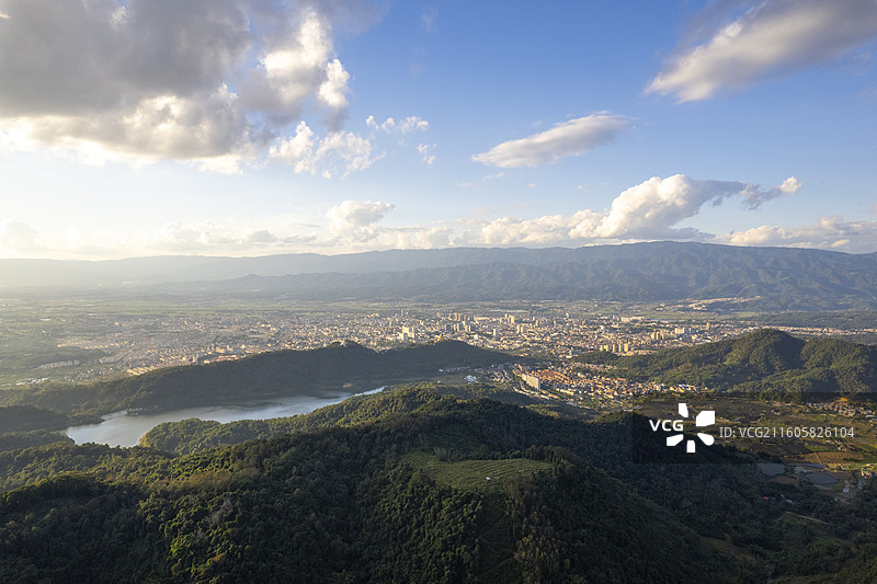 云南芒市城市风光全景图片素材