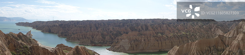 青海省海南州共和县龙羊峡土林地质公园：龙羊峡水电站水库图片素材