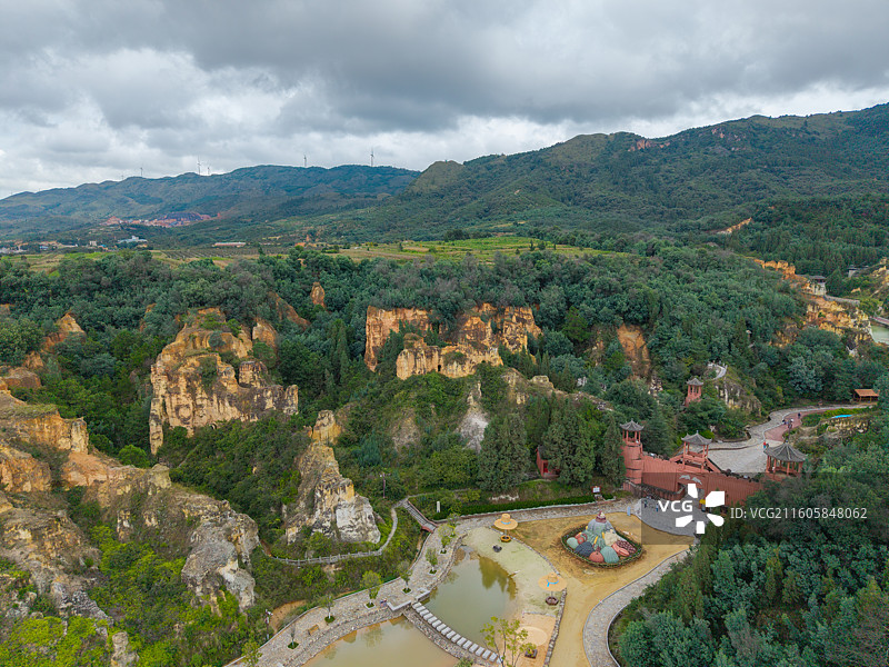 航拍曲靖陆良彩色沙林图片素材