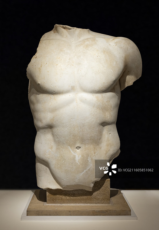 裸体男性躯干 公元前5世纪中叶青铜原作的罗马复制品 希腊国家考古博物馆图片素材