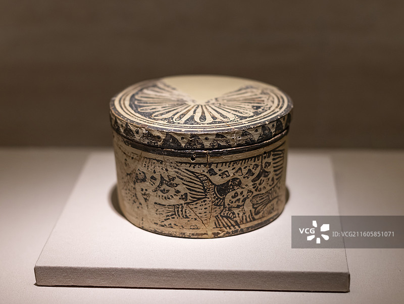 圆陶盒 伯罗奔尼撒半岛 迈锡尼遗址第7号室墓 公元前14世纪 希腊国家考古博物馆图片素材